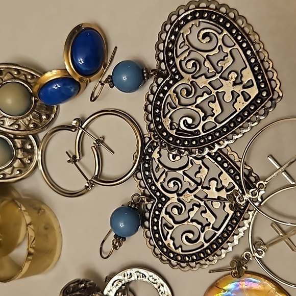 Lot of Earrings - 14 Pair - Picture 6 of 9